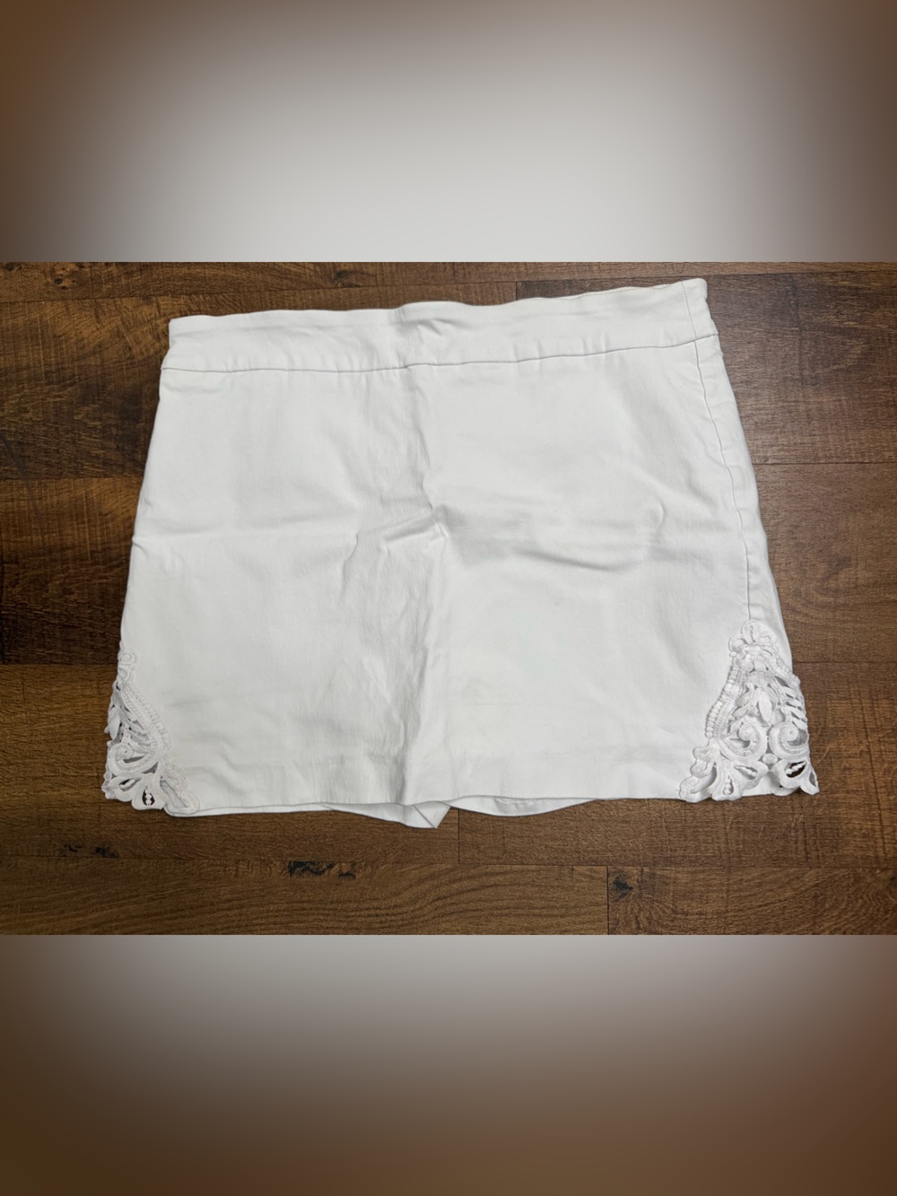 Attyre Petite White Top with Black Label Detail